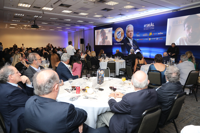 120 asistentes al evento de Skål International São Paulo en honor a Carlos Prado, nominado como Personalidad Skål en 2021.